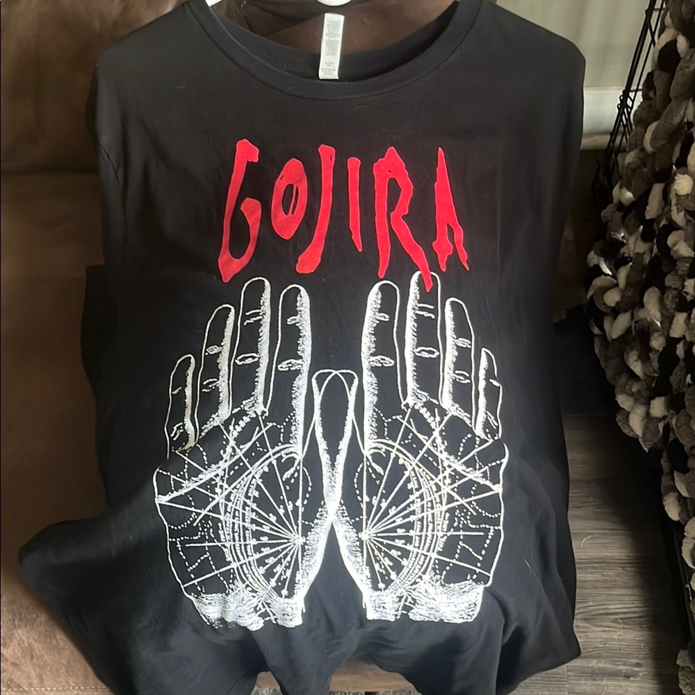 Black Graphic Tee - Short Sleeve